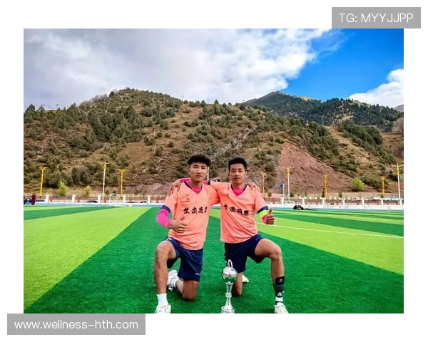 三兄弟球星携手登场足球场上演精彩对决足球男英雄篇 三兄弟球星携手登场足球场上演精彩对决足球男英雄篇